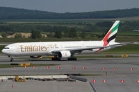 A6-EMO @ VIE - Emirates