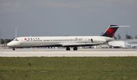 N907DL @ MIA - Delta MD-88