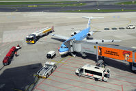 PH-KZE @ EDDL - Much action is needed to get an aircraft airborne again. - by Joop de Groot