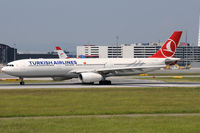 TC-JNK @ VIE - Turkish Airlines - by Chris Jilli