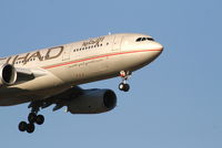 A6-EYN @ EBBR - Early arrival of flight EY057 to RWY 02