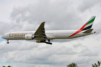 A6-ECE @ EGLL - Approaching r/w 27L