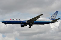 N641UA @ EGLL - Approaching r/w 27L
