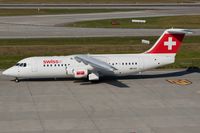 HB-IXV @ LSZH - taxying to the gate - by Friedrich Becker