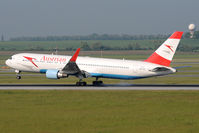 OE-LAY @ LOWW - Austrian Airlines