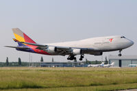 HL7413 @ LOWW - Asiana Cargo