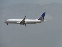 N75425 @ ONT - United with Continental tail, on final to runway 26R - by Helicopterfriend