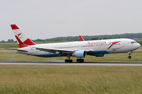 OE-LAE @ VIE - Austrian Airlines