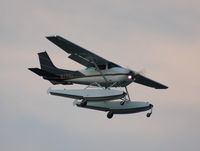 N171U @ TPA - Cessna 182R