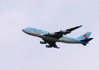 HL7487 - Flying over Mineola, NY, going to a landing at JFK