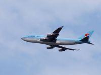 HL7487 - Flying over Mineola, NY, going to a landing at JFK - by gbmax