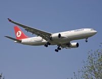 TC-JNF @ EDDL - Turkish heavy on short final rwy 05R. - by Philippe Bleus