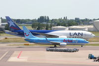 PH-TFB @ EHAM - ArkeFly - by Chris Hall