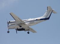 N1558 @ TPA - Beech A200
