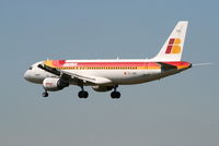 EC-HDK @ EBBR - Flight IB3206 is descending to RWY 25L