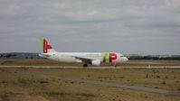 CS-TNH @ LFPO - Airbus A320-214