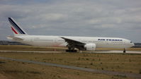 F-GSQS @ LFPO - boeing 777-328 (ER)