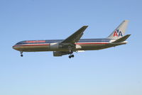 N372AA @ EBBR - Arrival of flight AA088 to RWY 25L - by Daniel Vanderauwera
