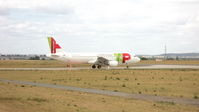 CS-TNU @ LFPO - Airbus A320-214