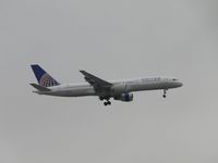 N547UA @ LAX - United w/Continental tail, on final to runway 24 - by Helicopterfriend