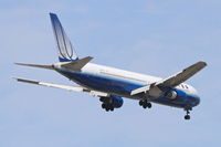 N644UA @ KORD - United Airlines Boeing 767-322, UAL949 arriving from EGLL, RWY 10 approach KORD. - by Mark Kalfas