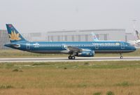 D-AVZB @ EDHI - to become VN-A325 - by ghans