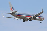 N976AN @ KORD - American Airlines Boeing 737-823, AAL1760 arriving from KLAS, RWY 10 approach KORD. - by Mark Kalfas