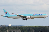 HL8210 @ EDDF - Korean B777