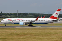 OE-LAW @ VIE - Austrian Airlines - by Chris Jilli