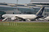 EI-DKL @ EIDW - Charter for the UEFA Cup final - by Robert Kearney