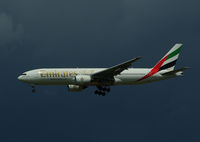 A6-EMG @ LOWW - Emirates Boeing 777-200 - by Thomas Ranner