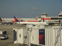 N553NW @ KATL - Atlanta - by Ronald Barker