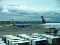 N622SW @ KPDX - Portland - by Ronald Barker