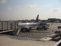 N3762Y @ KATL - Atlanta - by Ronald Barker