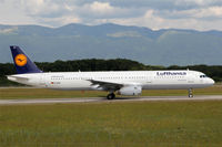 D-AISZ @ LSGG - LSGG/GVA - by Nick Dean