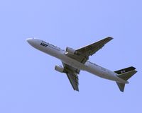 SP-LPE - Going @ ~3,500 feet to a landing at JFK - by gbmax