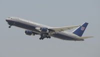 N677UA @ KLAX - Departing LAX - by Todd Royer