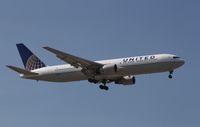 N643UA @ KORD - Boeing 767-300 - by Mark Pasqualino