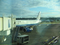 N484UA @ KPDX - Portland - by Ronald Barker