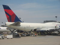 N672US @ KMSP - MN-ST Paul - by Ronald Barker