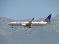 N27213 @ ONT - United Continental on final to runway 26 - by Helicopterfriend
