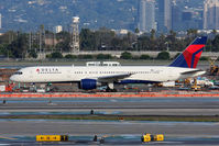 N757AT @ LAX - Delta Air Lines N757AT (FLT DAL1197) taxiing to the North Complex for departure to Kahului/Maui (PHOG/OGG).