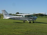 N12509 @ D32 - Starbuck Fly-in 2011