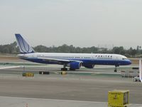 N552UA @ LAX - Taxiing to runway 24L - by Helicopterfriend