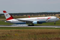 OE-LAE @ VIE - Austrian Airlines