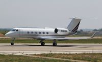 N424QS @ LFTH - take off from Toulon-Hyères (TLN) to nice (NCE) - by boubou