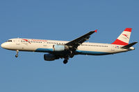 OE-LBD @ VIE - Austrian Airlines - by Chris Jilli