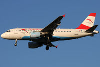 OE-LDA @ VIE - Austrian Airlines - by Chris Jilli