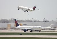 N8710A @ CVG - Pinnacle CRJ