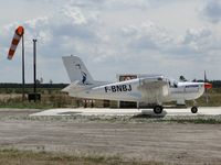 F-BNBJ @ LFDU - remorqueur pub - by Jean Goubet-FRENCHSKY